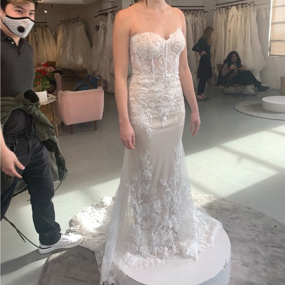 Wedding Dress-Never Worn - Picture 11 of 15